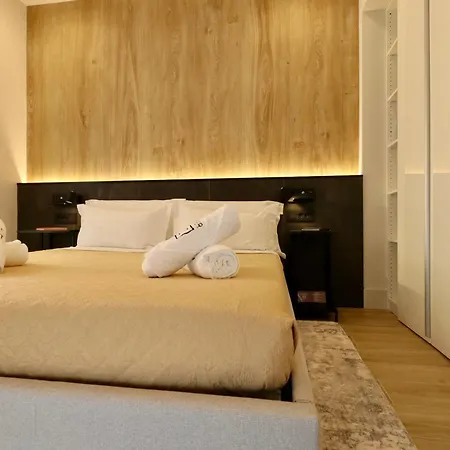 Apartment Superior Luxurious Romantic Getaway - Historical Centre - Fully Equipped & Renovated - Garibaldi#3 *
