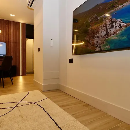 Superior Luxurious Romantic Getaway - Historical Centre - Fully Equipped & Renovated - Garibaldi#3 * Olbia