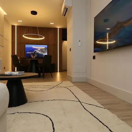Superior Luxurious Romantic Getaway - Historical Centre - Fully Equipped & Renovated - Garibaldi#3 * Olbia
