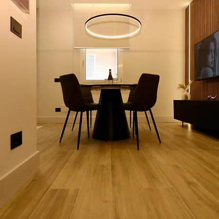 Luxurious 1br - Historical Centre - Fully Equipped & Renovated - Garibaldi#3 *