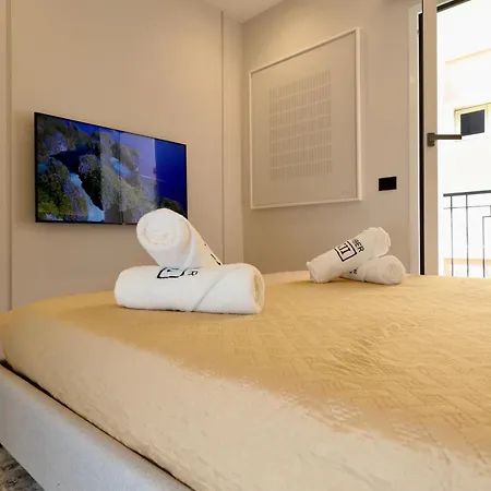 Superior Luxurious Romantic Getaway - Historical Centre - Fully Equipped & Renovated - Garibaldi#3