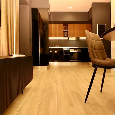 Superior Luxurious Romantic Getaway - Historical Centre - Fully Equipped & Renovated - Garibaldi#3 Apartment