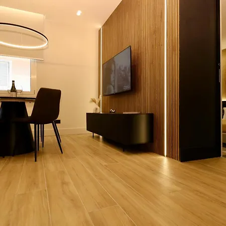 Garibaldi 4 3 Second Floor Διαμέρισμα *