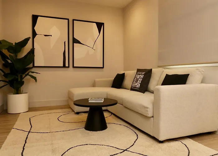 Luxurious 1br - Historical Centre - Fully Equipped & Renovated - Garibaldi#3 Апартаменты