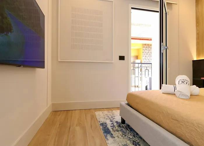 Luxurious 1br - Historical Centre - Fully Equipped & Renovated - Garibaldi#3 *