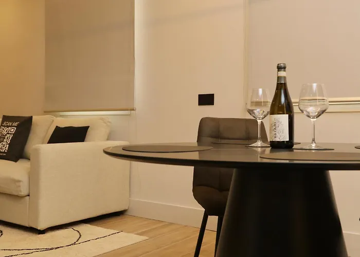 Luxurious 1br - Historical Centre - Fully Equipped & Renovated - Garibaldi#3 *